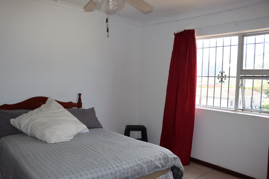 To Let 4 Bedroom Property for Rent in Bettys Bay Western Cape